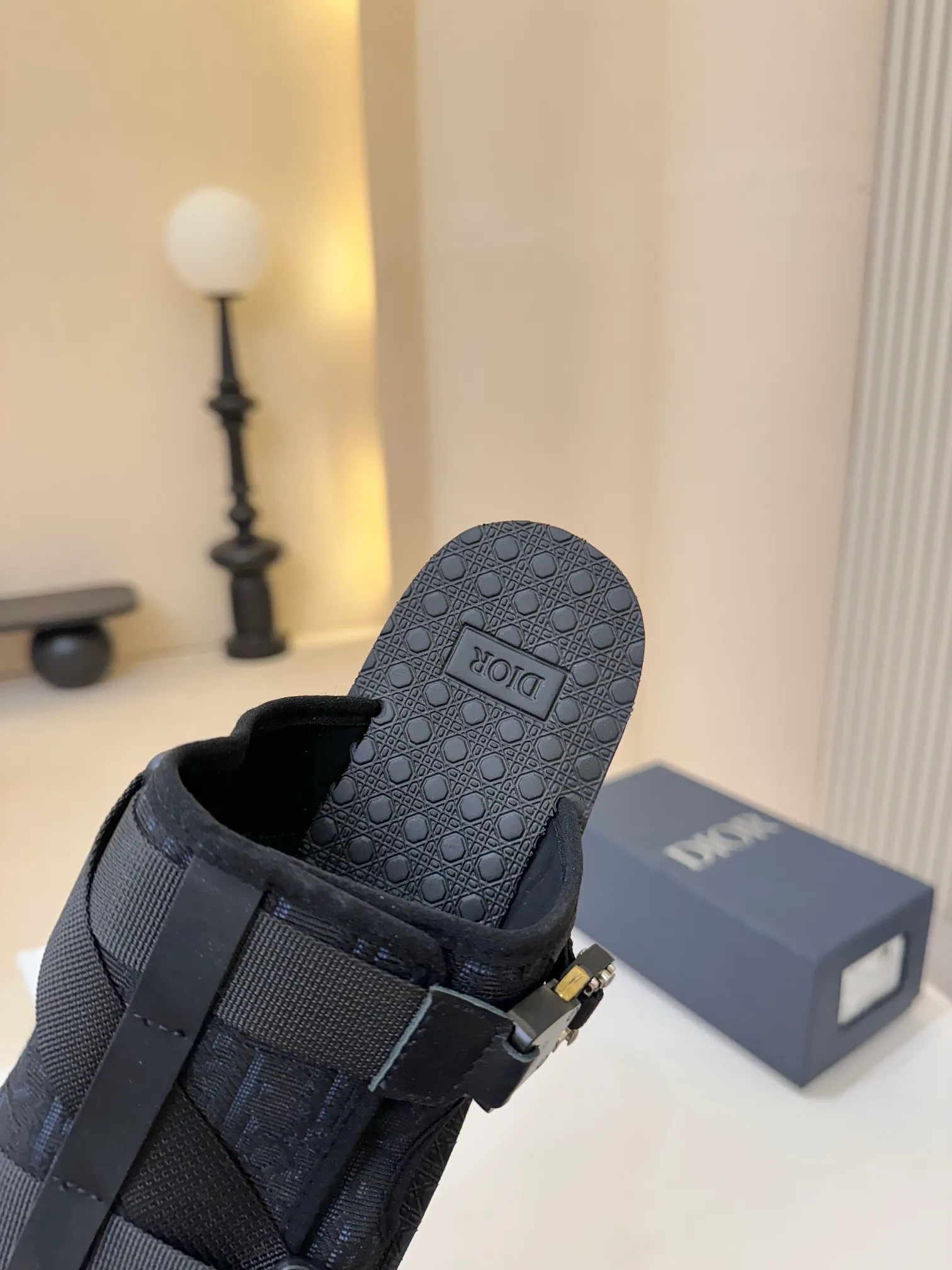 [Dior] P: 340💰 -Size: 38-46 Dior Dior D’s classic men’s slippers, high-end boutique, original material, pure cotton printed canvas upper, fine workmanship, super soft sole, casual, loose and comfortable, a must-have in summer!